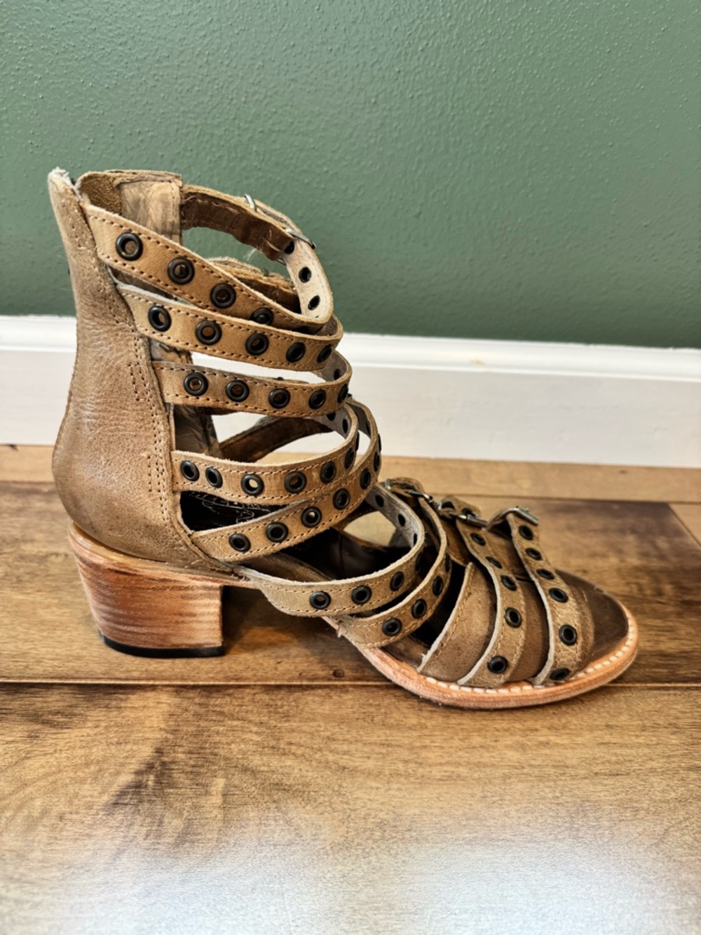 Freebird Cassandra (New without Box) - Size 7 - Picture 11 of 13